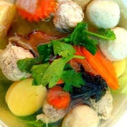 รอบีอะห์ยำแหนมข้าวทอด
