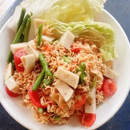 ส้มตำมาม่าปลาร้าหมูยอ