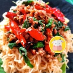 มาม่ากะเพราเนื้อสับขุนช้าง