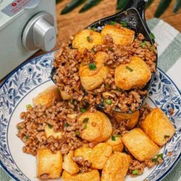 ข้าวเต้าหู้ทอดหมูสับผัดซีอิ้ว