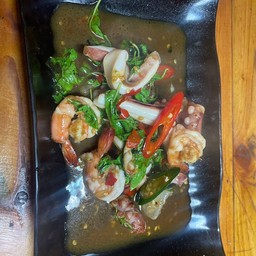 กระเพรา/กุ้ง,หมึก /กุ้ง /หมึก