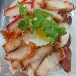 ข้าวหมูกรอบ