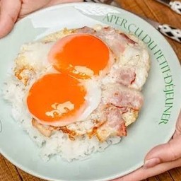 ข้าวไข่ดาวเบคอน ไข่ดาว 2 ฟอง