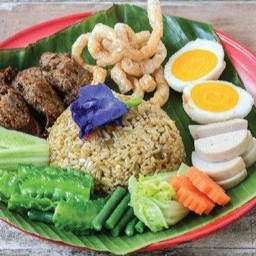 ข้าวผัดน้ำพริกหนุ่ม