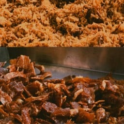 ข้าวเหนียวหมูฝอยหมูแผ่น(ริมนํ้าศาลเจ้าแม่)
