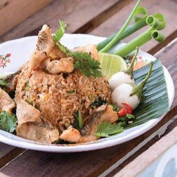 ข้าวผัดรถไฟปลาสลลิดออร์แกนิค 泰式传统咸鱼炒饭