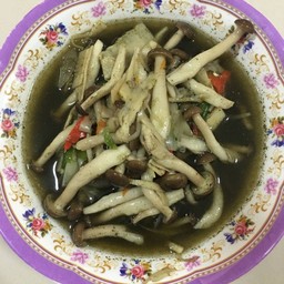 แกงเห็ดใส่หน่อไม้