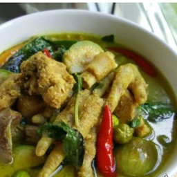 แกงเขียวหวานตีนไก่