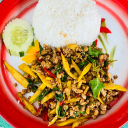 กะเพราหมูสับหน่อไม้เหลืองราดข้าว