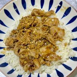 ข้าวหมูกระเทียม