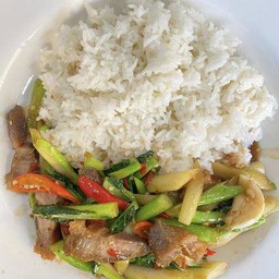 ข้าวคะน้าหมูกรอบ