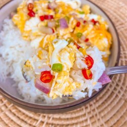 ข้าวไข่ขยี้น้ำปลา