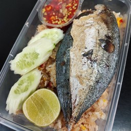 ข้าวผัดน้ำพริกกะปิ+ปลาทูแกะ