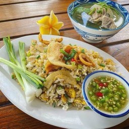 ข้าวผัดกากหมู สูตร มิถุนา ใส่พริกขี้หนูสวนซอย