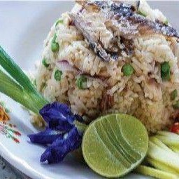 ข้าวคลุกปลาทู 鯖魚拌飯