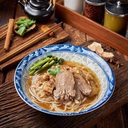 A3 ก๋วยเตี๋ยวเนื้อตุ๋น เอ็น ลิ้น