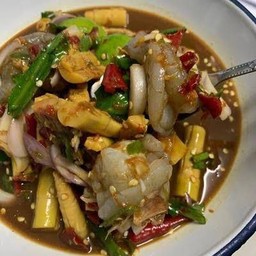 ตำหน่อไม้ ปูปลาร้า กุ้งสด