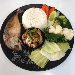 ข้าวน้ำพริกปลาทูแห้ง เลือกท๊อปปิ้งด้วยจ้า
