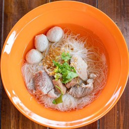 ก๋วยเตี๋ยวลูกชิ้น หมูสด หมูตุ๋น