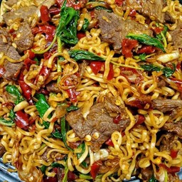 มาม่าผัดกระเพรา