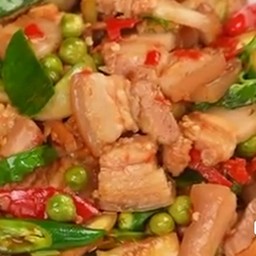 พัดฉ่าหมูสามชั้น