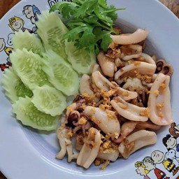 หมึกผัดกระเทียม