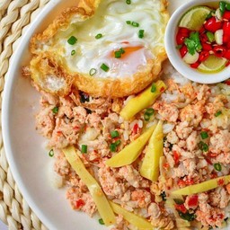 หมูสับผัดหน่อไม้ไข่ดาว ราดข้าว
