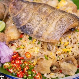 ข้าวผัดปลาสลิดทรงเครื่อง