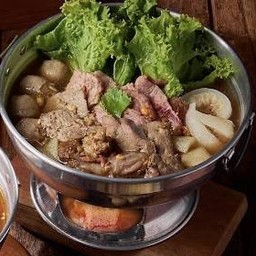 A7 เกาเหลาเนื้อหม้อไฟกระชับมิตร 