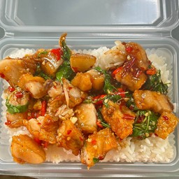 กระเพราหมูกรอบ