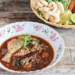 ขนมจีนน้ำเงี้ยวเส้นข้าวกล้องกระดูกหมูเล้ง