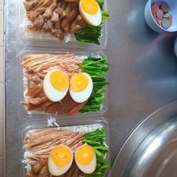 ข้าวราดเนื้อหนัง-ไข่