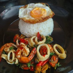 กะเพราทะเล(กุ้ง,ปลาหมึก,หอย)