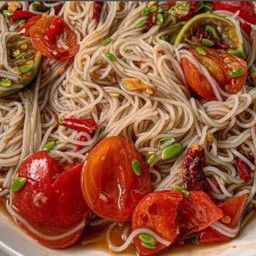 ส้มตำ ขนมจีน