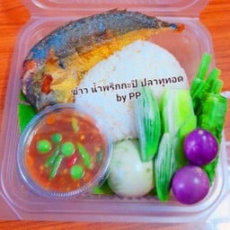 [อร่อยซ่ากับโค้ก] ข้าว น้ำพริกกะปิ ปลาทูทอด +  โค้ก ออริจินัล (กระป๋อง) 