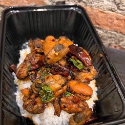 ข้าวกะเพราหอยแมลงภู่พริกแห้ง