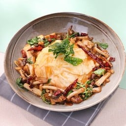 ข้าวไข่ข้น ผัดกะเพราเห็ดรวม