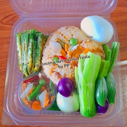 ข้าวคลุกน้ำพริกลงเรือ ไข่ต้ม