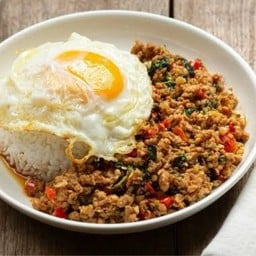 กระเพาเด็ด  สามพี่น้อง ทวีวัฒนา