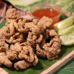 หมูหมักทอดกระเทียม