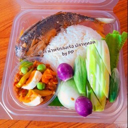 ข้าว น้ำพริกลงเรือ ปลาทูทอด