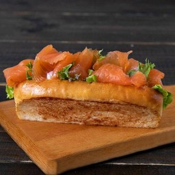 Smoked salmon roll