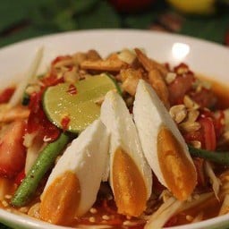 ส้มตำไทยไข่เค็ม