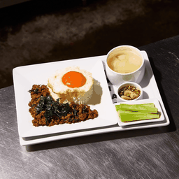 ข้าวกะเพราเนื้อ