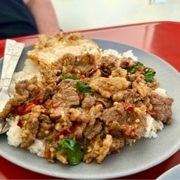 กระเพราเนื้อติดมันไข่ดาวสุกๆ