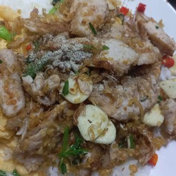 ข้าวหมูย่างคั่วพริกเกลือ