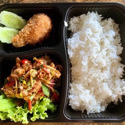 ข้าวยำหมูพริกเผา+น่องไก่