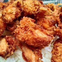 ข้าวไก่ทอด น้ำจิ้มแจ่ว