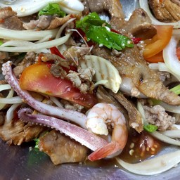 ยำรวมมิตรหมูย่างไม่ใส่วุ้นเส้น