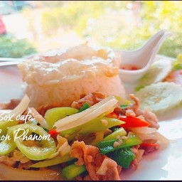 หมูผัดพริกหยวกราดข้าว+ไข่ดาว